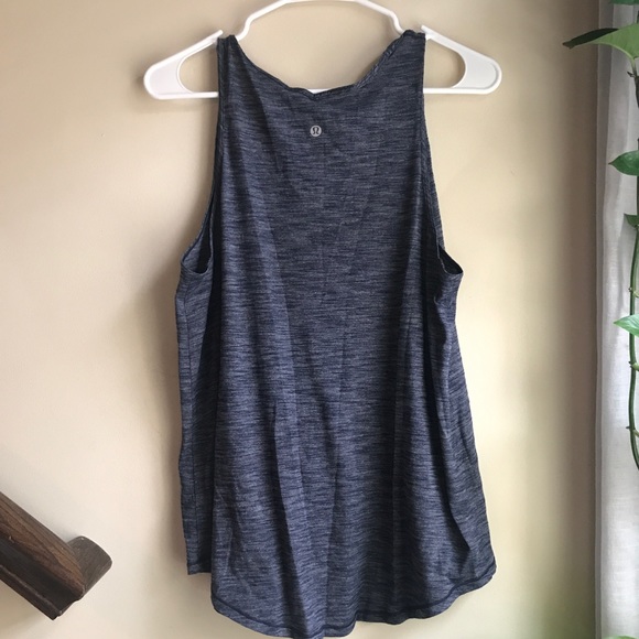 Lululemon Do the Twist Tank Yoga - Picture 2 of 9